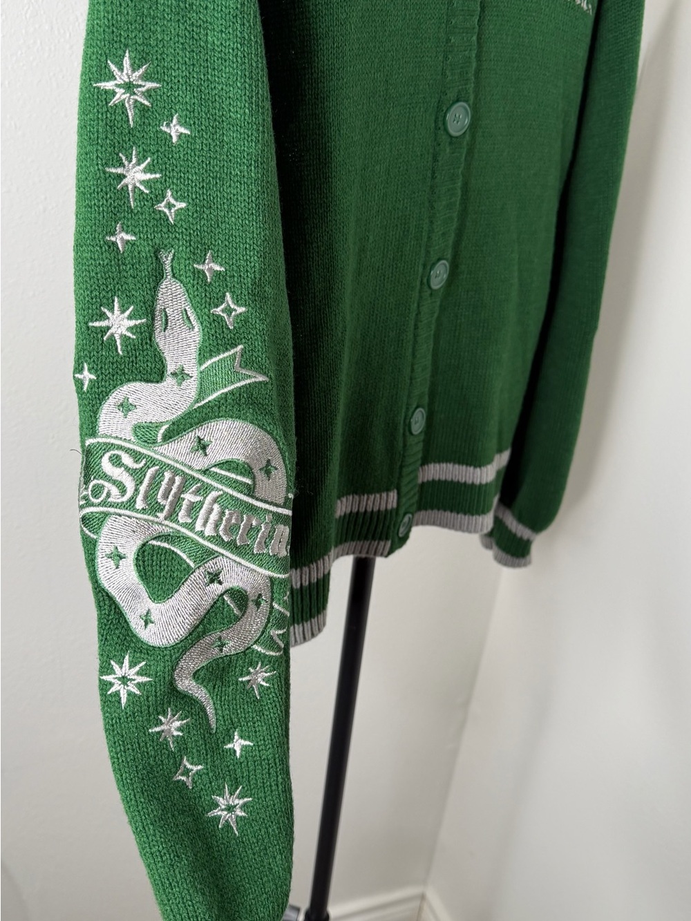 Harry Potter Green Slytherin V-Neck Button Cardigan Sweater Size Small - Picture 6 of 16